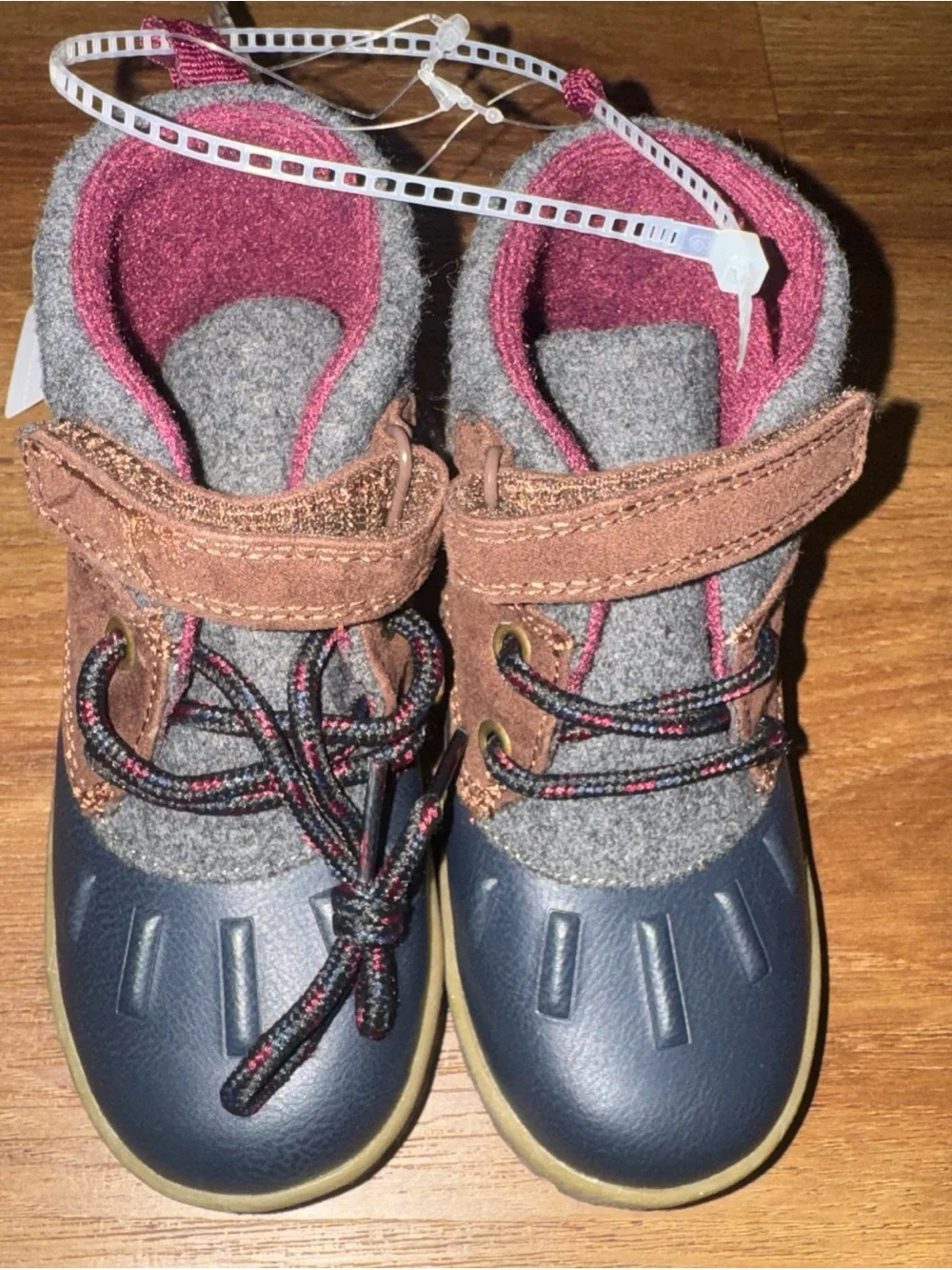 Carters Toddler Duck Boots Size 8 Blue Brown Stylish & Comfortable Snow boots.